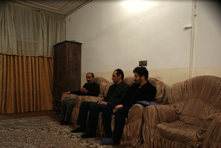 دکتر نادری با خانواده دانشجوی شهید مدافع حرم شهید سجاد طاهرنیا دیدار نمودند